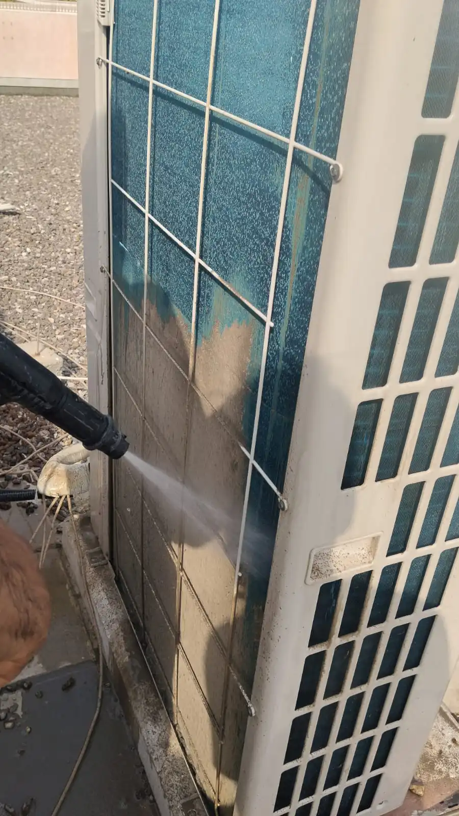 Handyman Dubai 9 Ac cleaning service in dubai